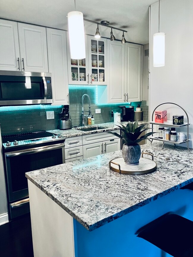 Foto del edificio - 1339 N Dearborn St