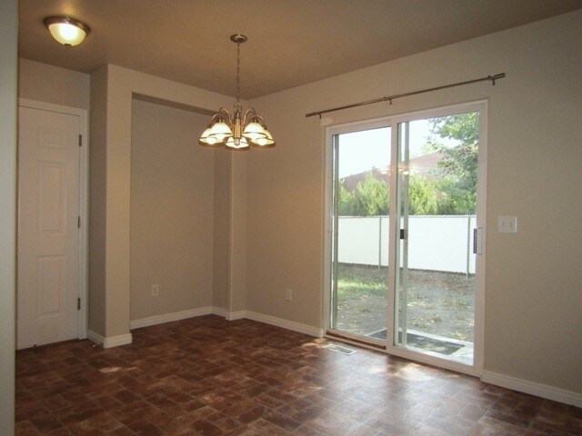 Building Photo - 858 N Wooden Ln