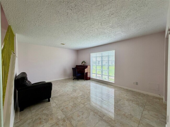Foto del edificio - 7214 Crownwest St
