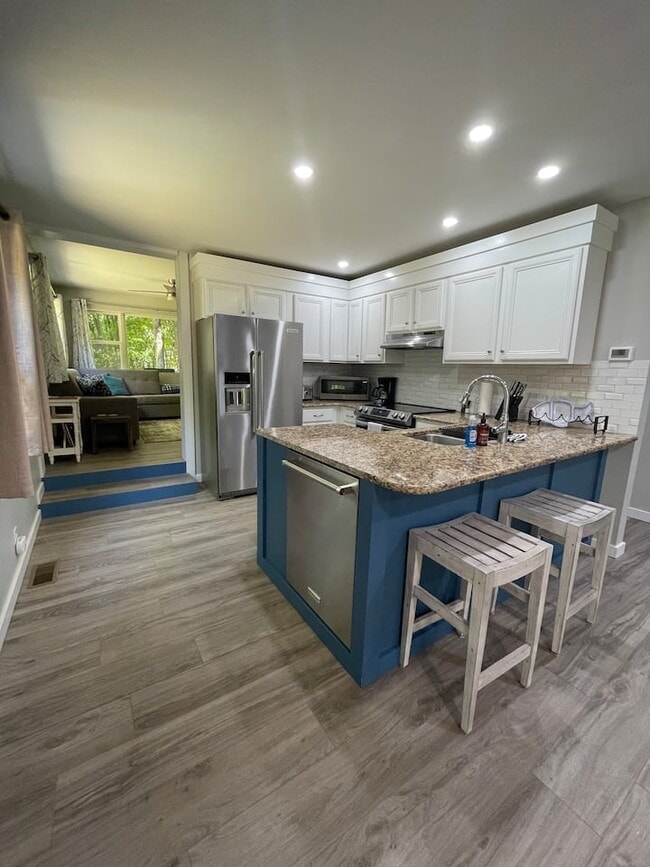 Kitchen - 5804 Barnhart Rd