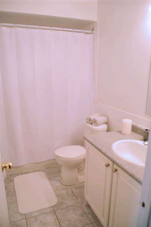 Building Photo - 2020-2077 Barsuda Dr