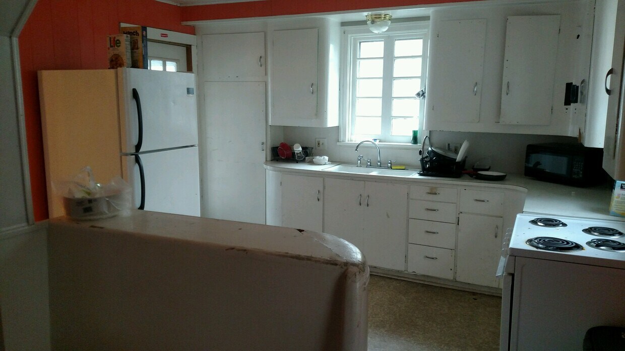 Kitchen - 423 Lafayette St