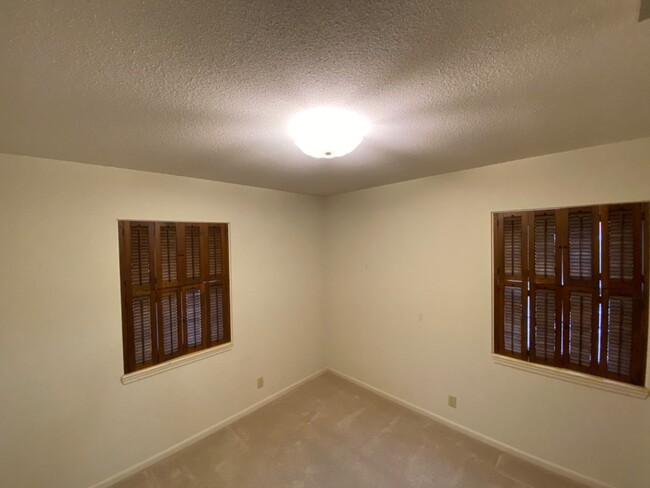Foto del edificio - Beautiful 3 bedroom, 2 bath Brick Home on ...