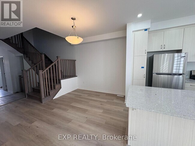 Photo du bâtiment - 1344 Hearns Pl