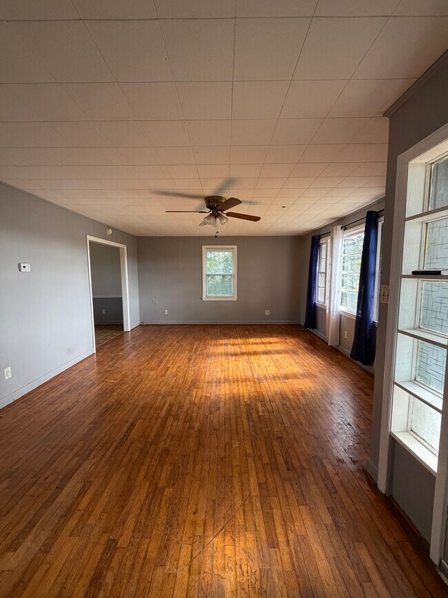 Foto del edificio - 708 Springfield Rd