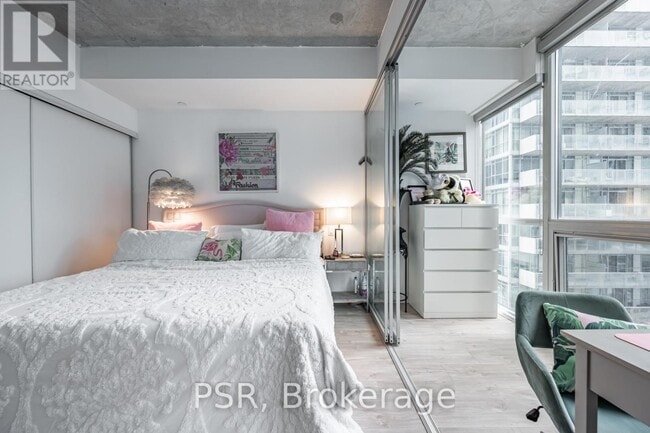 Building Photo - 88 Blue Jays Way