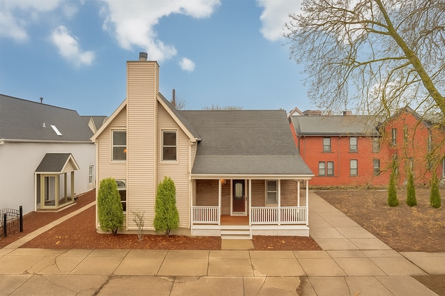 Building Photo - 213 Virginia St