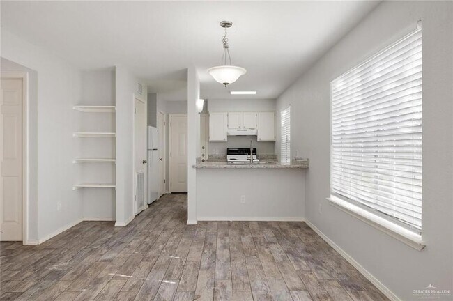 Foto del edificio - 1006 W Kelly Ave