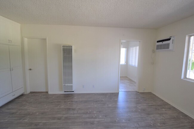 Building Photo - 11204