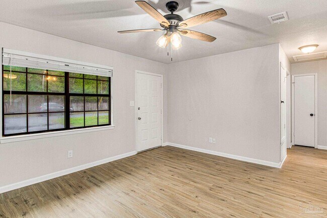 Building Photo - 4191 Ravenwood Dr