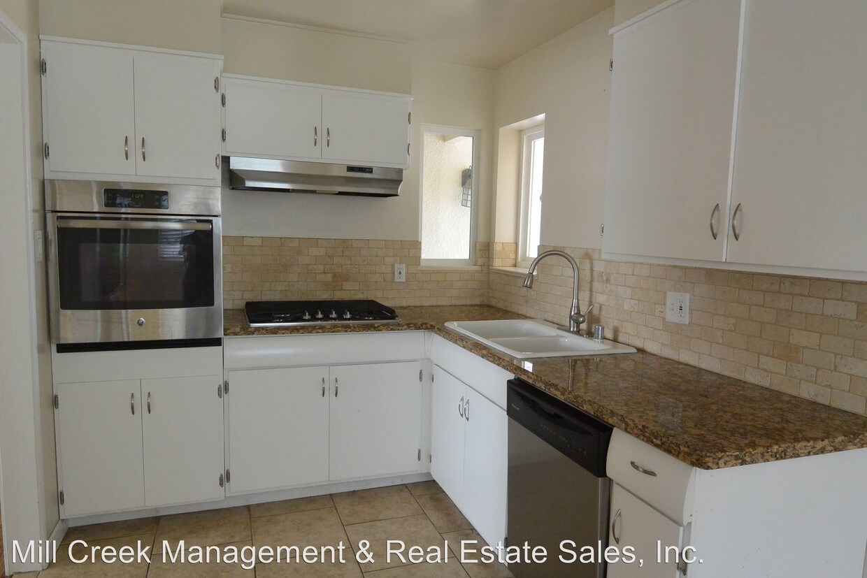 Primary Photo - 2114 S Encina St