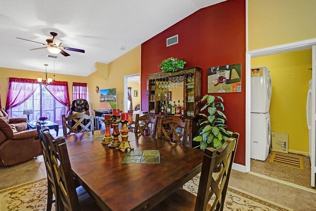 Foto del edificio - 8624 Overset Ln