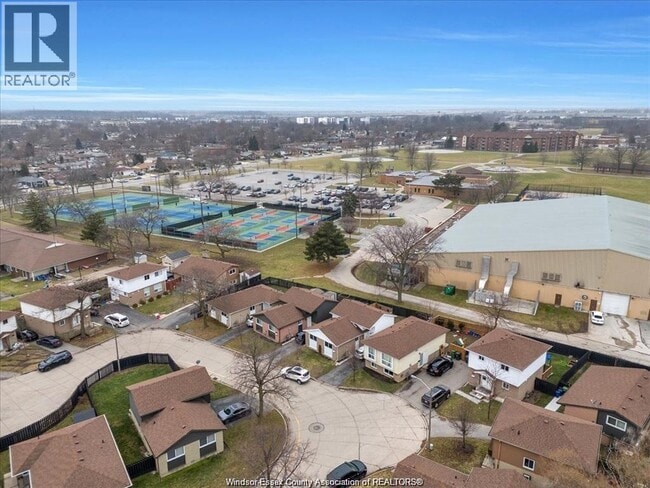 Building Photo - 9940 Forest Glade Ct