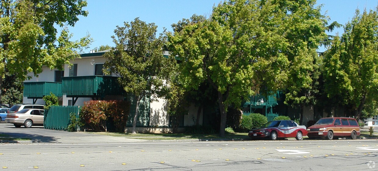 Foto del edificio - 4211 Central Ave