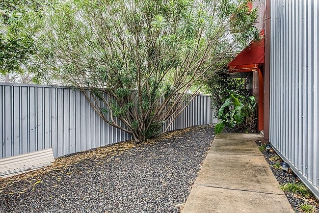 Building Photo - 2605 Calumet St