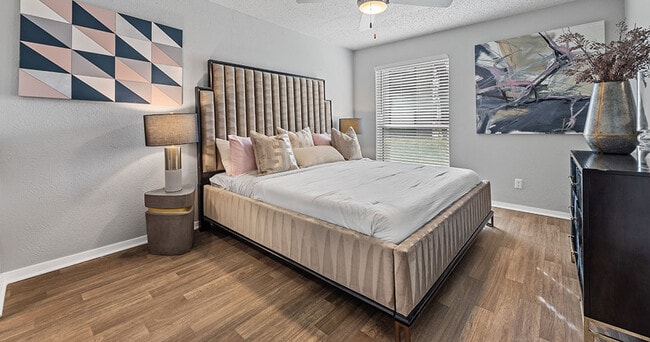 Building Photo - The Oakley Apartment Homes