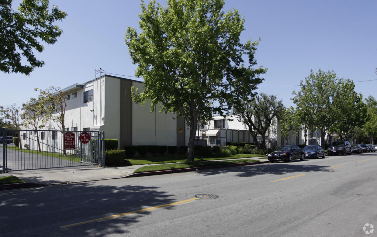 Primary Photo - Mesa View Apartments