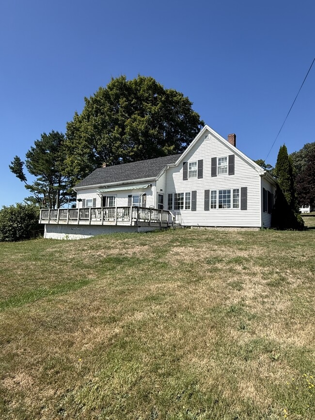Building Photo - 416 E Pond Rd