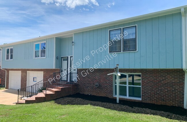 Building Photo - 310 Devonwood Ct