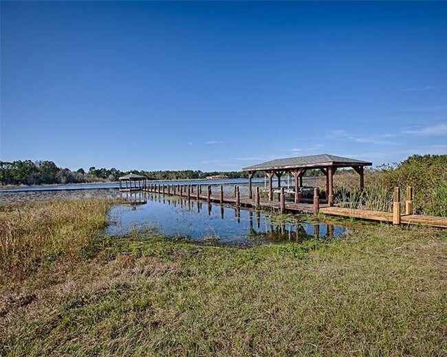 Foto del edificio - 20 Acres, 6 stall horse barn, Lakefront on...