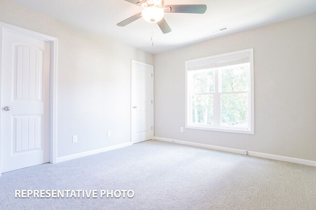 Foto del edificio - 2 Bedroom Townhome-Close to Downtown Clayton!