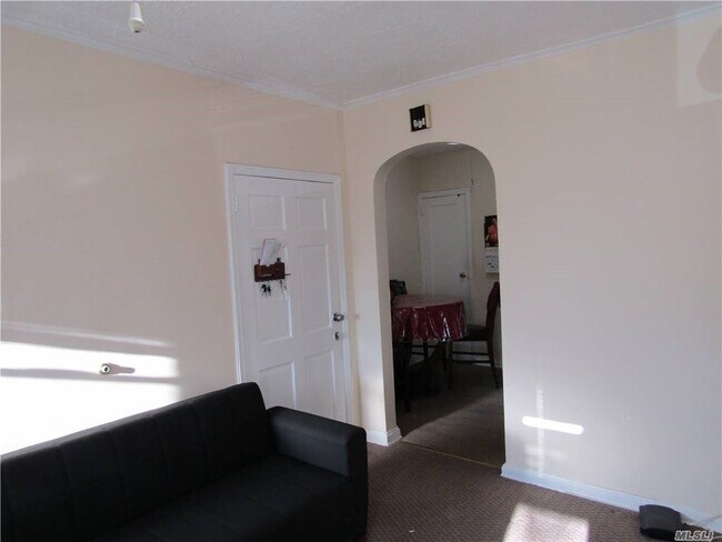 Foto del edificio - 90-21 221st St