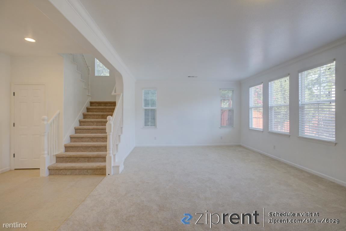 Primary Photo - 702 S Escuela Dr