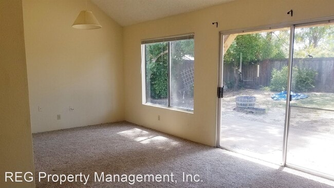 Building Photo - 3 br, 2 bath House - 1213 Laguna Lane