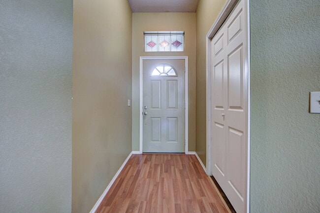 Building Photo - 2912 Edinburg Dr