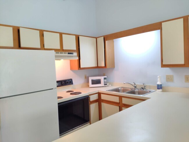 Foto del edificio - 500 Fairway Village Dr
