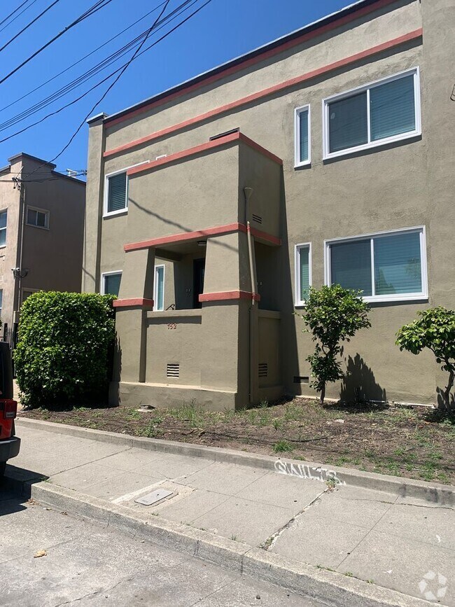 Building Photo - 752 40th St