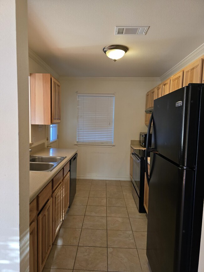 Cocina - 100 Brodnax Dr