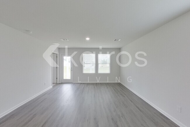 Foto del edificio - 14268 Ruffian Ave