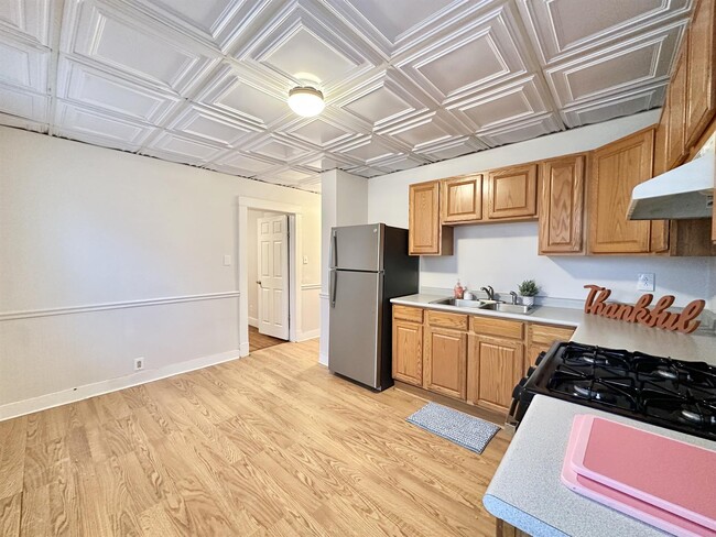 Building Photo - 104 3rd Ave