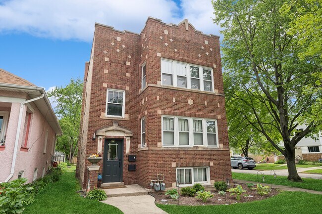 Foto del edificio - 919 Dunlop Ave