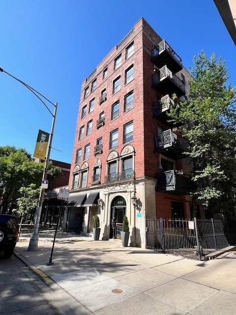 Building Photo - 4144 N Sheridan Rd