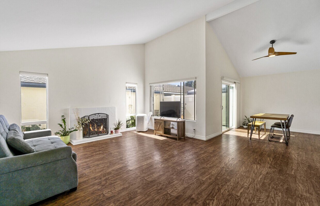 Primary Photo - *Special Offer*Charming 4 Bedroom/2 Bath S...