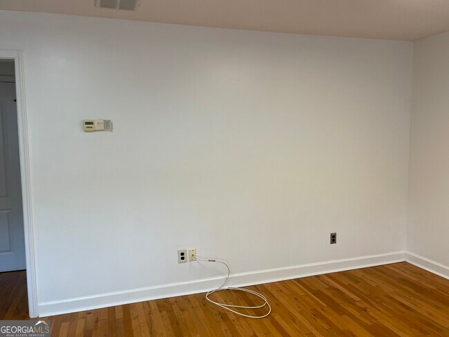 Building Photo - 486 W King Ave