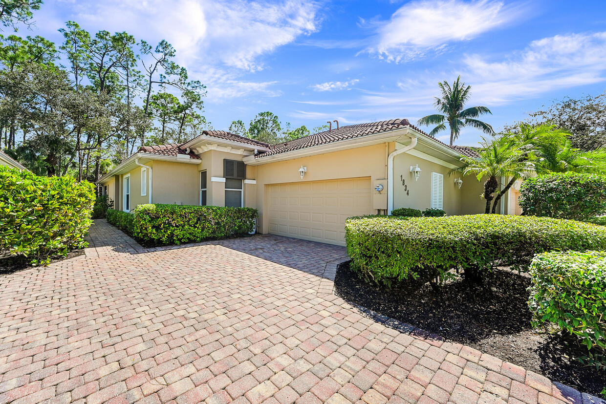 Foto principal - 1834 Tarpon Bay Dr S