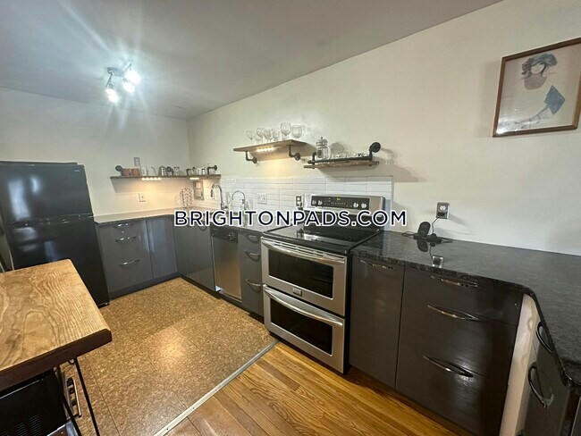 Building Photo - 121 Tremont St