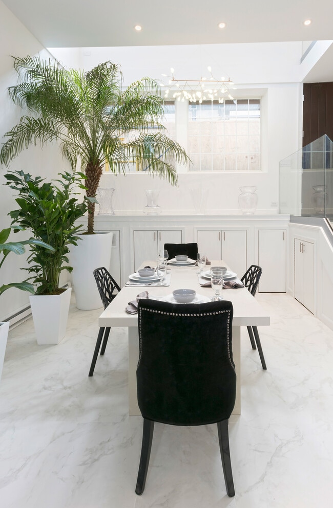 Building Photo - 189 E 7th St