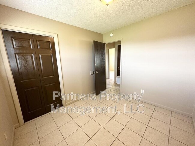 Building Photo - 103 Pine Ave
