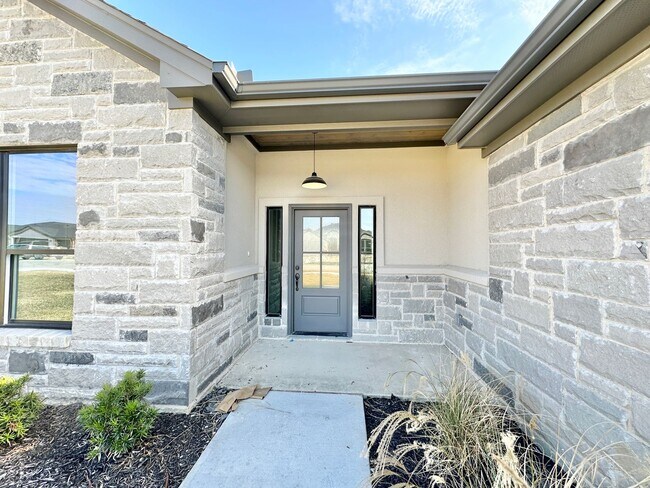 Foto del edificio - Viewable Now By Appointment!