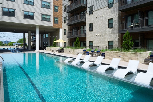 Building Photo - Alexan Lower Greenville