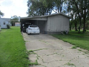 Building Photo - 224 N Oak St