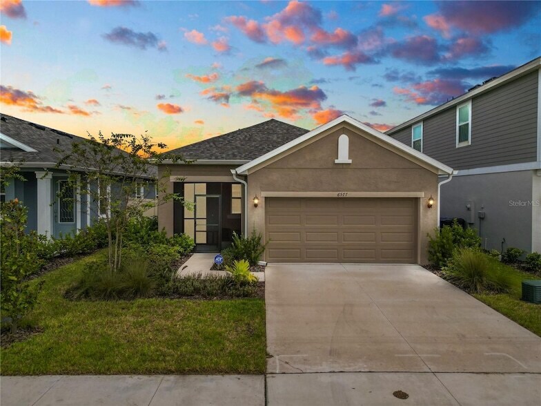 Foto principal - 6577 Great Bear Dr