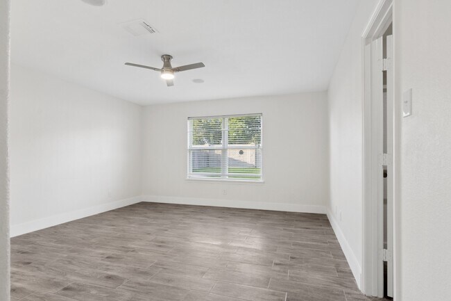 Building Photo - 17910 Royal Gate Ln
