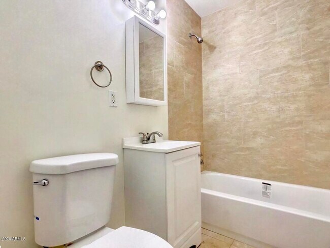 Foto del edificio - 3026 W Monte Vista Rd