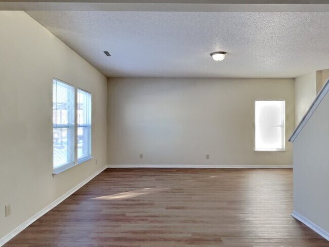 Building Photo - Price Reduced on this 3 bed 2.5 bath with ...