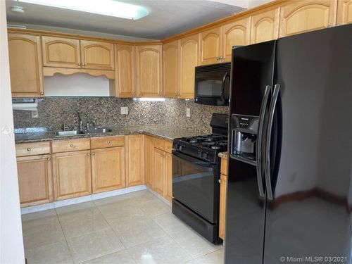 Building Photo - 107 SW 18th Ct